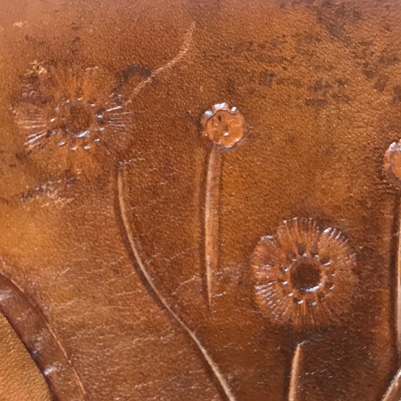 “VINTAGE” Handmade Floral Leather Crossbody Bag . - Picture 9 of 16